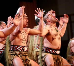 Le Haka par le peuple Maori